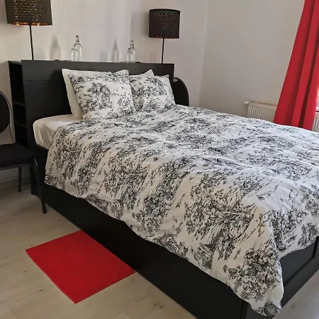 Ostend Backpackers Lodge Homestay